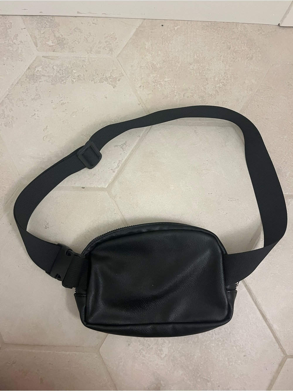 wild fable Black Men’s Sling Crossbody Bag
